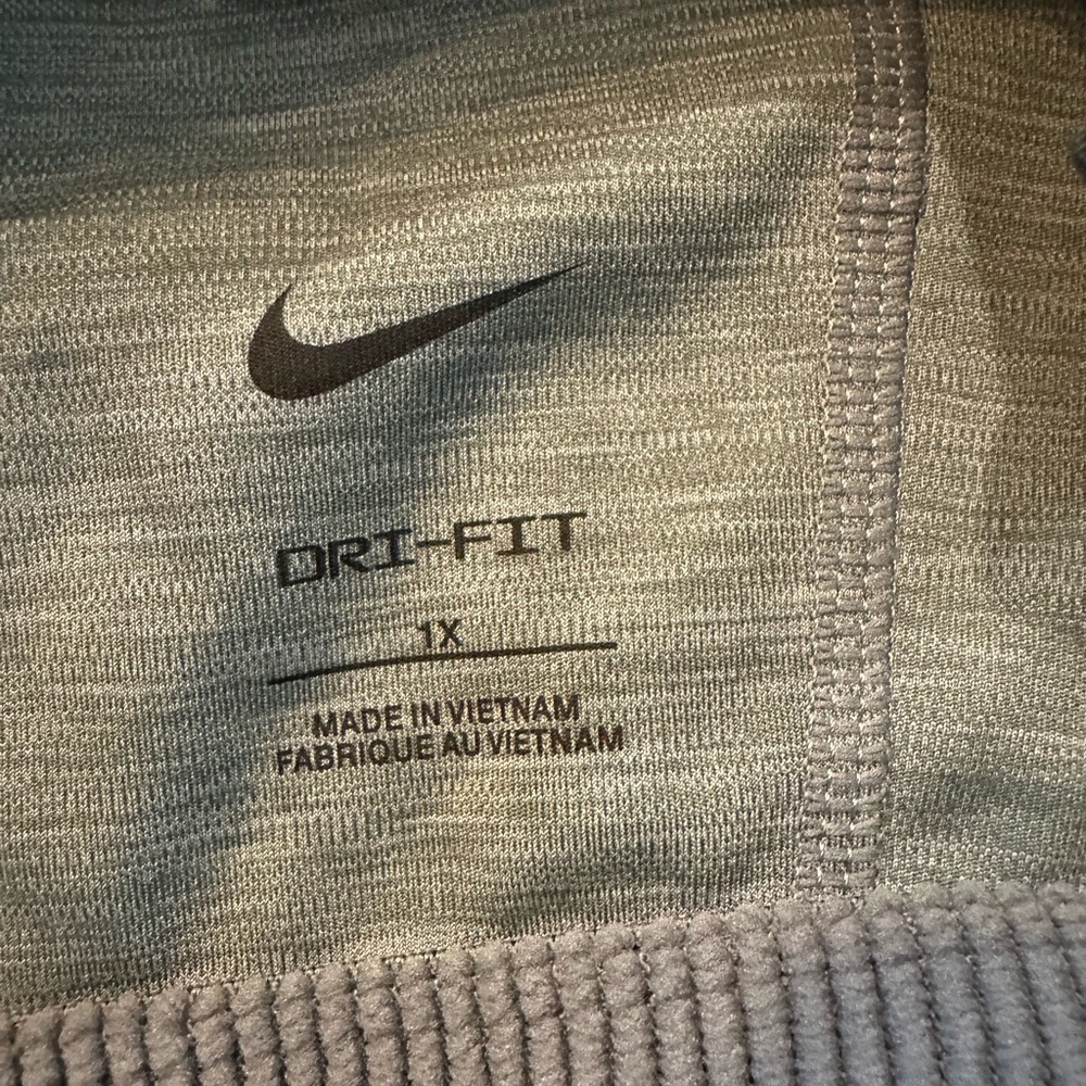 Nike Women’s Smoke Gray Heather Swoosh | 1X - Picture 4 of 4